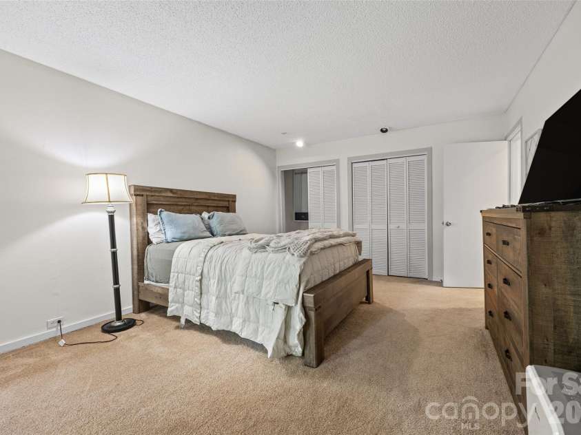 2 Five Oaks Lane, Lake Wylie, SC 29710.  MLS# CAR4398029, YatesRealty ID 37792. 