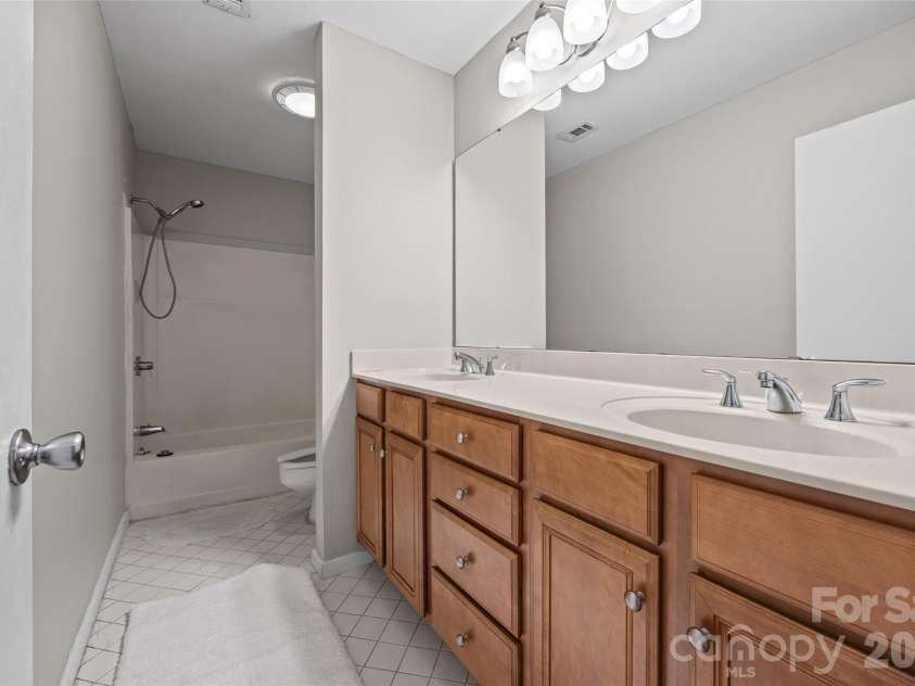 2 Five Oaks Lane, Lake Wylie, SC 29710.  MLS# CAR4398029, YatesRealty ID 37792. 