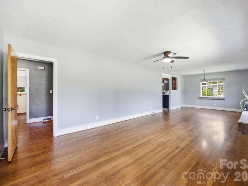3800 Arvin Drive, Charlotte, NC 28269.  MLS# CAR4401835, YatesRealty ID 37793. 