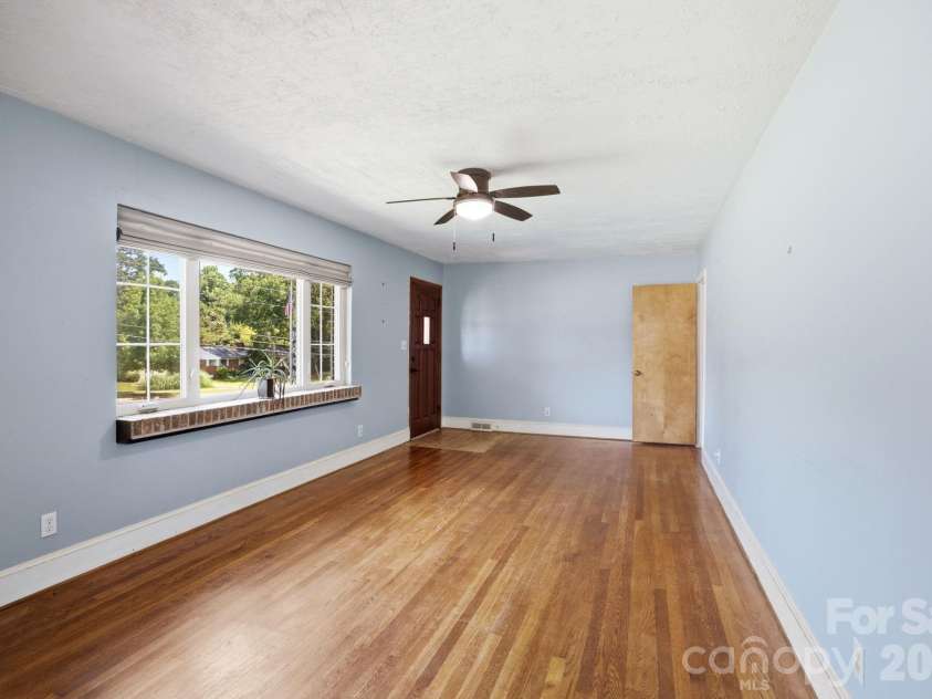 3800 Arvin Drive, Charlotte, NC 28269.  MLS# CAR4401835, YatesRealty ID 37793. 