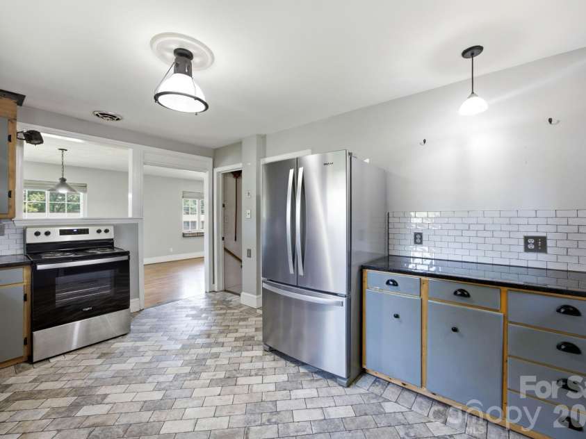 3800 Arvin Drive, Charlotte, NC 28269.  MLS# CAR4401835, YatesRealty ID 37793. 