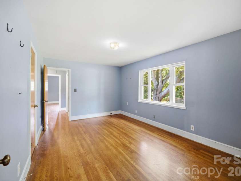 3800 Arvin Drive, Charlotte, NC 28269.  MLS# CAR4401835, YatesRealty ID 37793. 