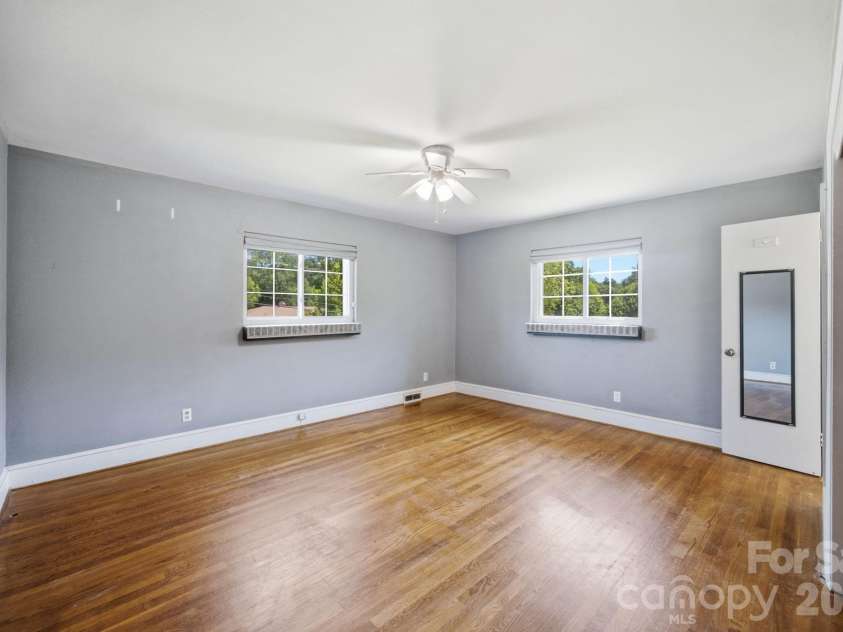 3800 Arvin Drive, Charlotte, NC 28269.  MLS# CAR4401835, YatesRealty ID 37793. 