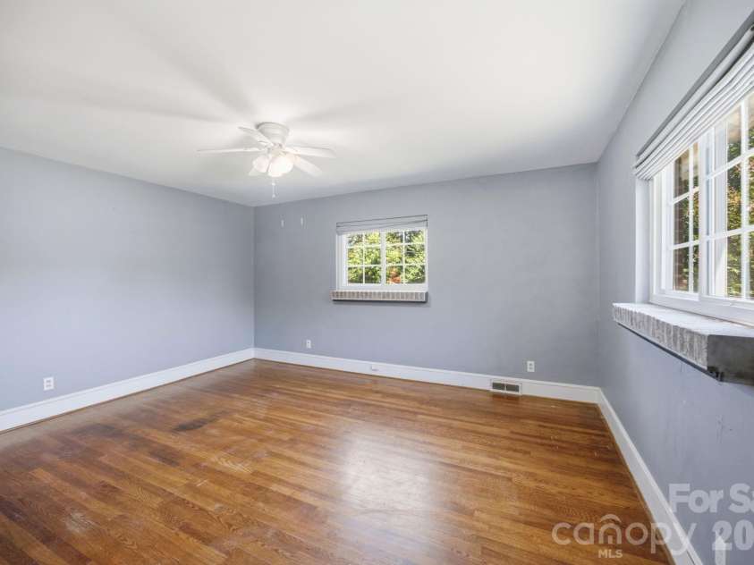 3800 Arvin Drive, Charlotte, NC 28269.  MLS# CAR4401835, YatesRealty ID 37793. 