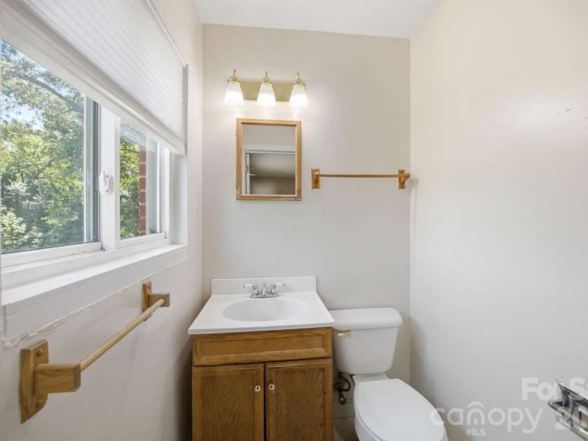 3800 Arvin Drive, Charlotte, NC 28269.  MLS# CAR4401835, YatesRealty ID 37793. 