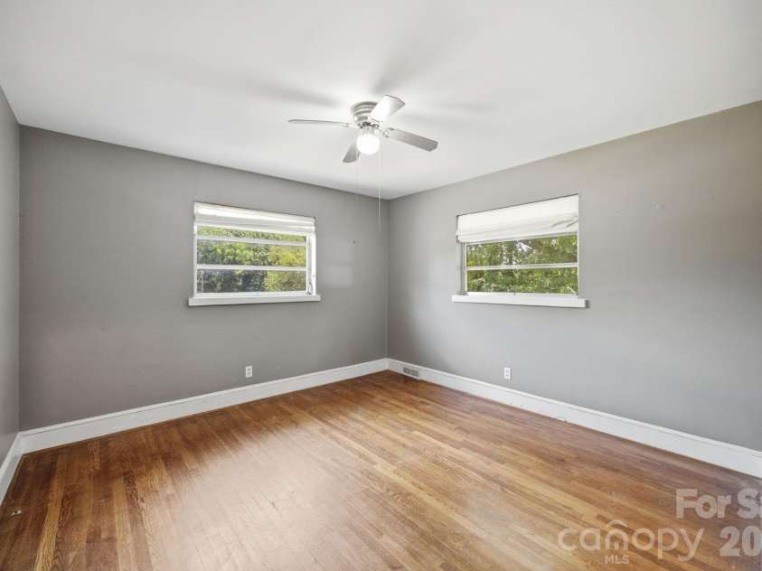 3800 Arvin Drive, Charlotte, NC 28269.  MLS# CAR4401835, YatesRealty ID 37793. 