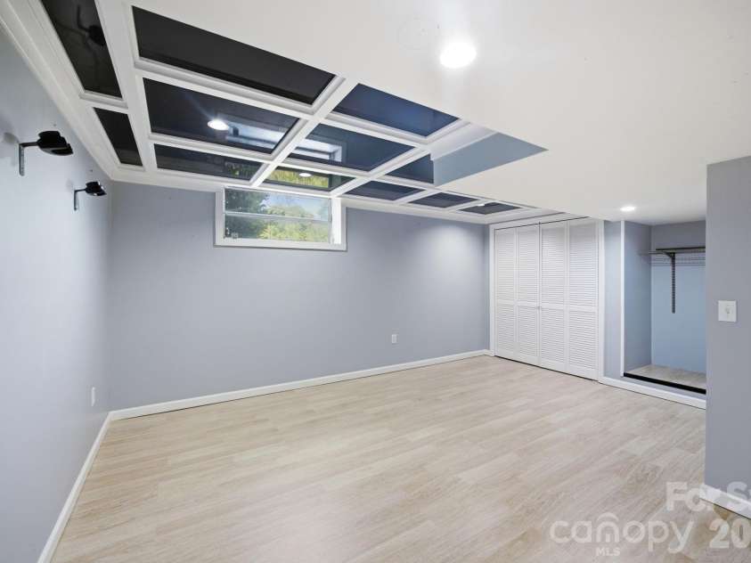 3800 Arvin Drive, Charlotte, NC 28269.  MLS# CAR4401835, YatesRealty ID 37793. 
