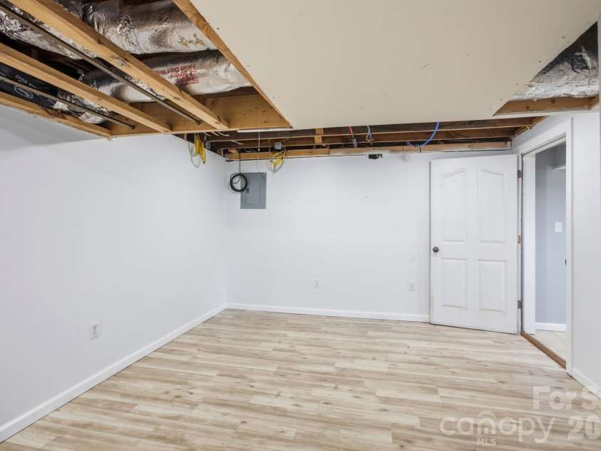 3800 Arvin Drive, Charlotte, NC 28269.  MLS# CAR4401835, YatesRealty ID 37793. 