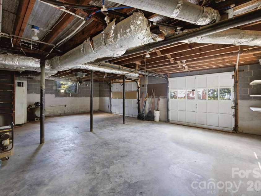3800 Arvin Drive, Charlotte, NC 28269.  MLS# CAR4401835, YatesRealty ID 37793. 