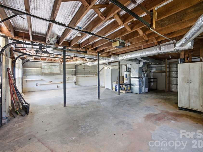 3800 Arvin Drive, Charlotte, NC 28269.  MLS# CAR4401835, YatesRealty ID 37793. 