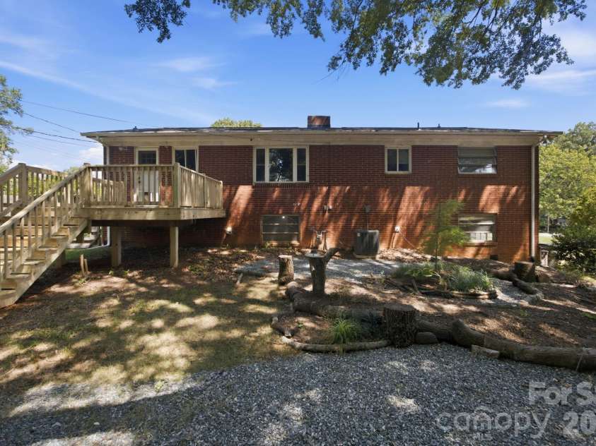 3800 Arvin Drive, Charlotte, NC 28269.  MLS# CAR4401835, YatesRealty ID 37793. 