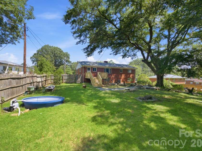 3800 Arvin Drive, Charlotte, NC 28269.  MLS# CAR4401835, YatesRealty ID 37793. 