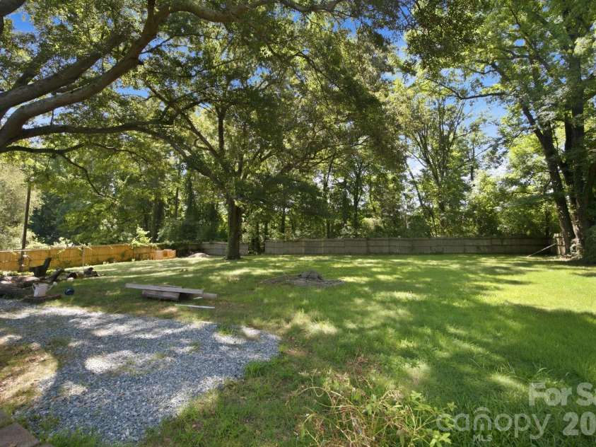 3800 Arvin Drive, Charlotte, NC 28269.  MLS# CAR4401835, YatesRealty ID 37793. 