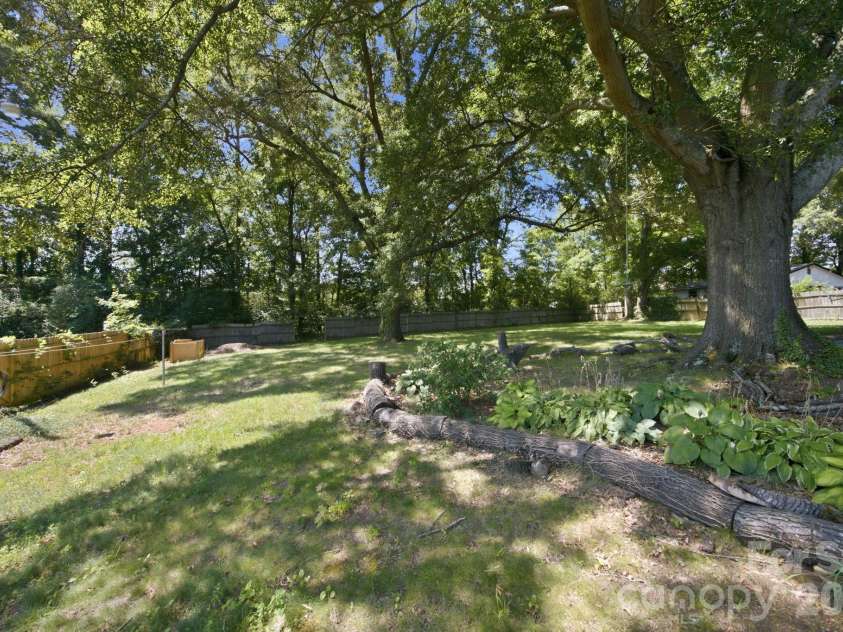 3800 Arvin Drive, Charlotte, NC 28269.  MLS# CAR4401835, YatesRealty ID 37793. 