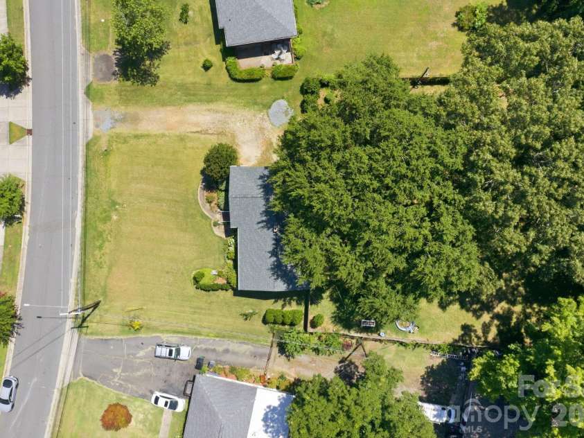 3800 Arvin Drive, Charlotte, NC 28269.  MLS# CAR4401835, YatesRealty ID 37793. 