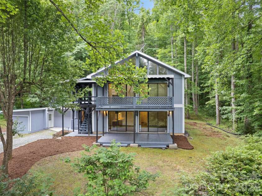 80 Merrie Way, Waynesville, NC 28786.  MLS# CAR4402846, YatesRealty ID 37794. 