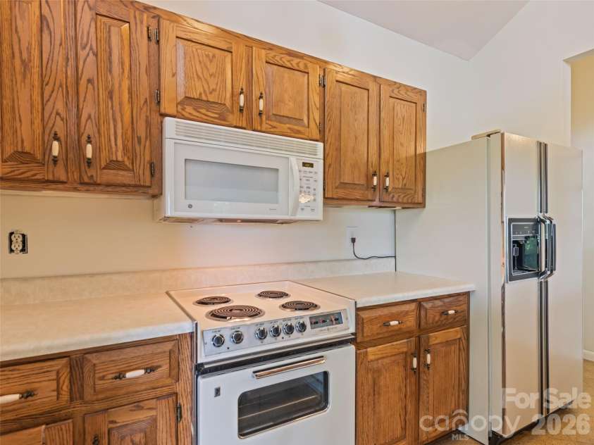 80 Merrie Way, Waynesville, NC 28786.  MLS# CAR4402846, YatesRealty ID 37794. 