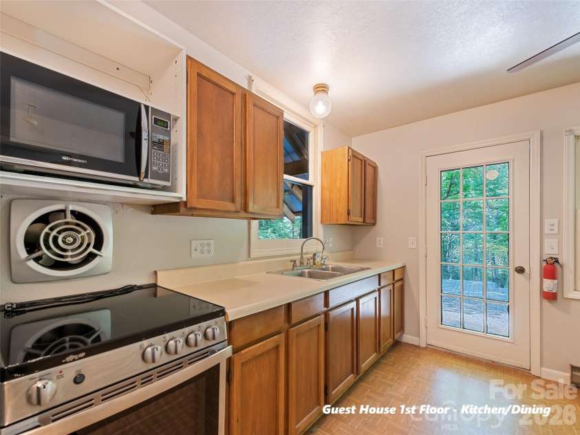 80 Merrie Way, Waynesville, NC 28786.  MLS# CAR4402846, YatesRealty ID 37794. 