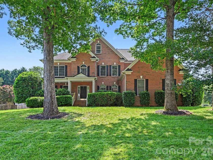 5600 Silver Creek Drive, Waxhaw, NC 28173.  MLS# CAR4400394, YatesRealty ID 37795. 