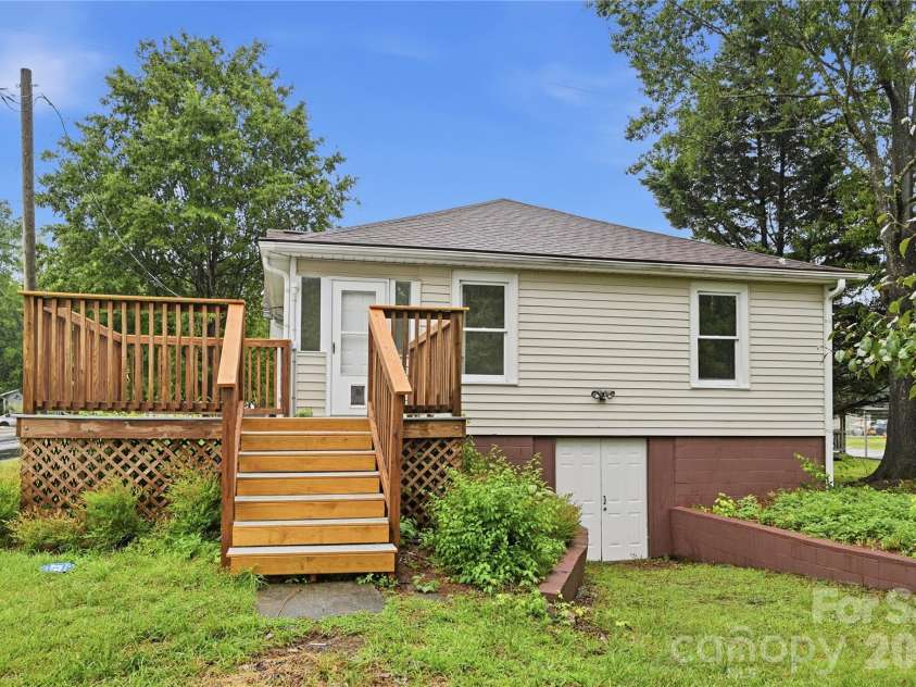 1235 Central Drive, Concord, NC 28027.  MLS# CAR4398804, YatesRealty ID 37797. 