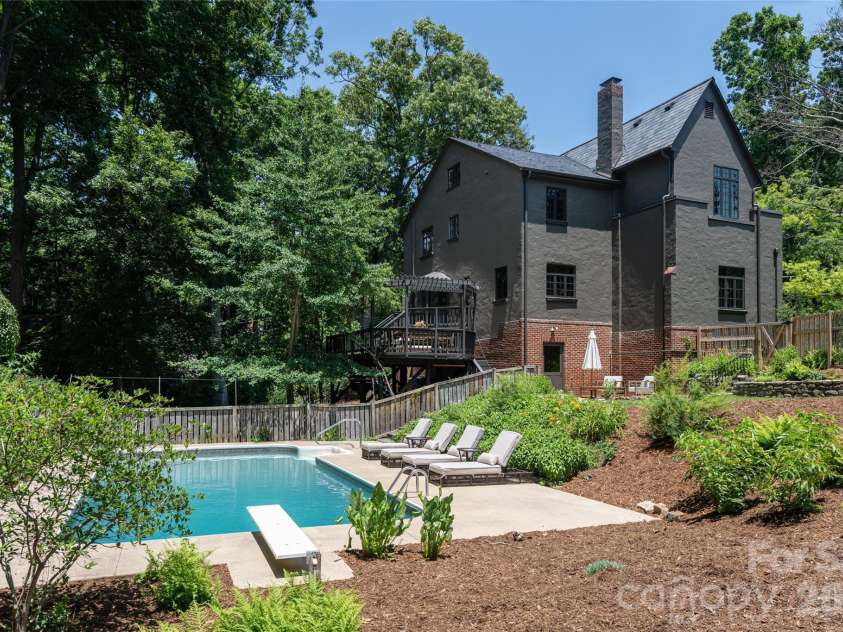 21 Lynwood Road, Asheville, NC 28804.  MLS# CAR4403141, YatesRealty ID 37799. 