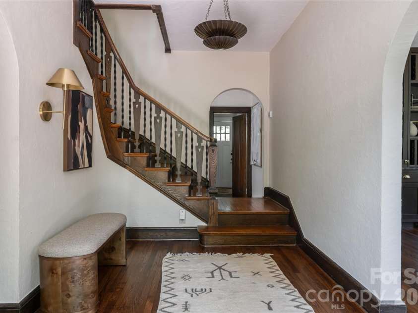 21 Lynwood Road, Asheville, NC 28804.  MLS# CAR4403141, YatesRealty ID 37799. 