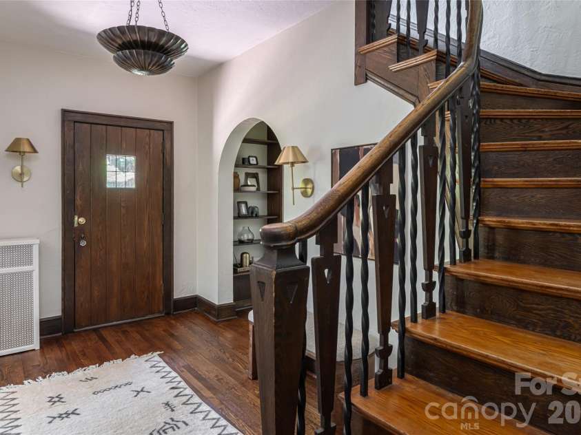 21 Lynwood Road, Asheville, NC 28804.  MLS# CAR4403141, YatesRealty ID 37799. 