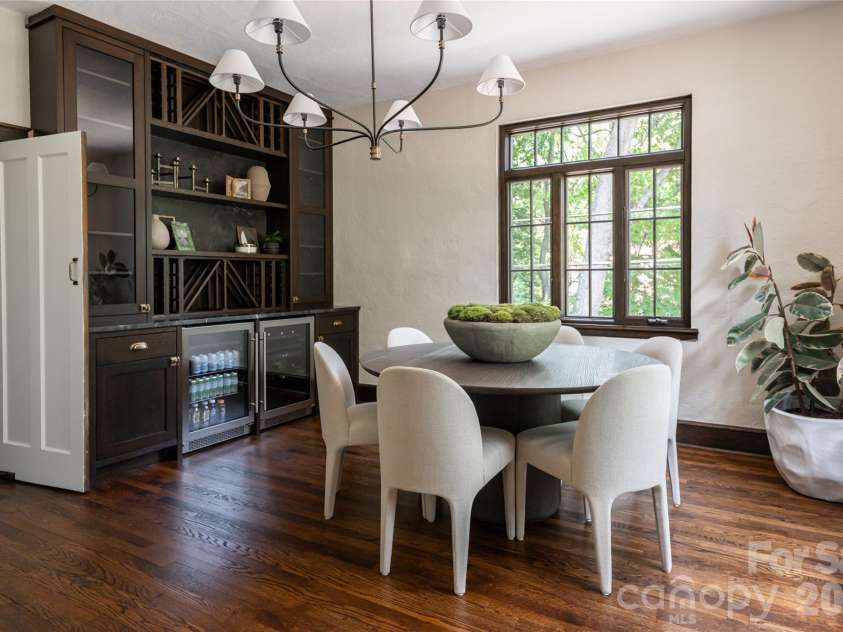 21 Lynwood Road, Asheville, NC 28804.  MLS# CAR4403141, YatesRealty ID 37799. 