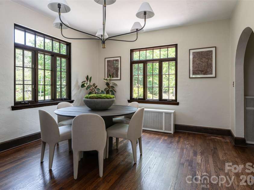 21 Lynwood Road, Asheville, NC 28804.  MLS# CAR4403141, YatesRealty ID 37799. 