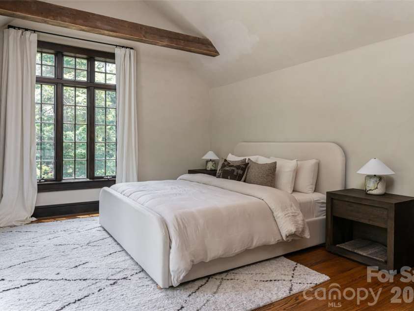 21 Lynwood Road, Asheville, NC 28804.  MLS# CAR4403141, YatesRealty ID 37799. 