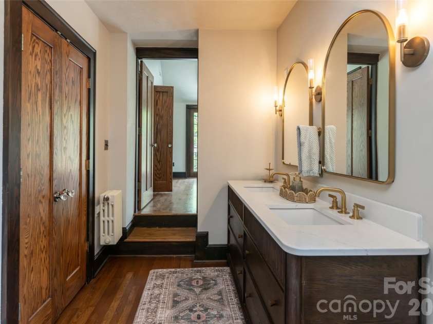 21 Lynwood Road, Asheville, NC 28804.  MLS# CAR4403141, YatesRealty ID 37799. 