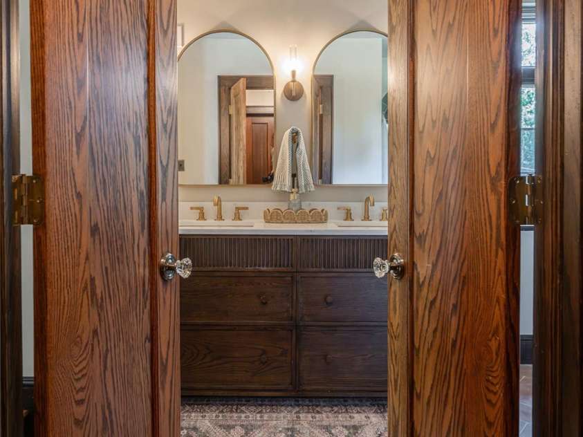 21 Lynwood Road, Asheville, NC 28804.  MLS# CAR4403141, YatesRealty ID 37799. 