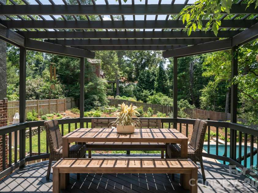 21 Lynwood Road, Asheville, NC 28804.  MLS# CAR4403141, YatesRealty ID 37799. 