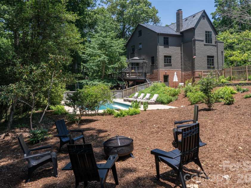 21 Lynwood Road, Asheville, NC 28804.  MLS# CAR4403141, YatesRealty ID 37799. 