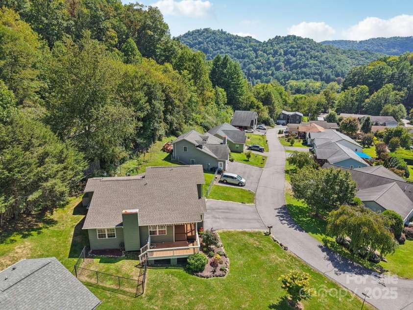 126 Pasco Loop, Waynesville, NC 28785.  MLS# CAR4301663, YatesRealty ID 378. 
