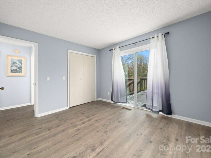 27 Capri Lane, Hendersonville, NC 28791.  MLS# CAR4323104, YatesRealty ID 378. Guest BR