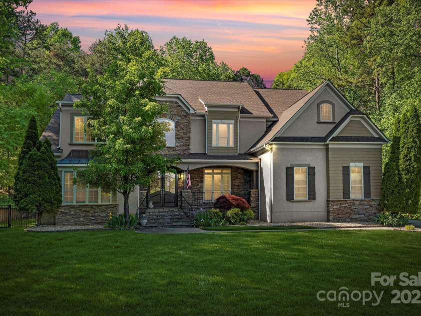 227 Wildwood Cove Drive, Mooresville, NC 28117.  MLS# CAR4214426, YatesRealty ID 3780. Welcome home!