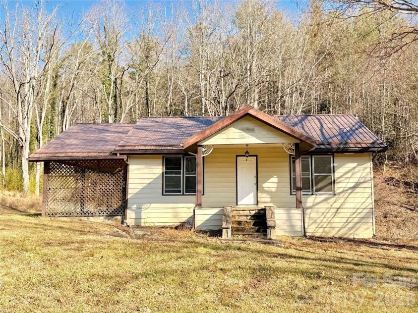 76 Ed Sneed Drive, Marion, NC 28752.  MLS# CAR4334495, YatesRealty ID 3780. 