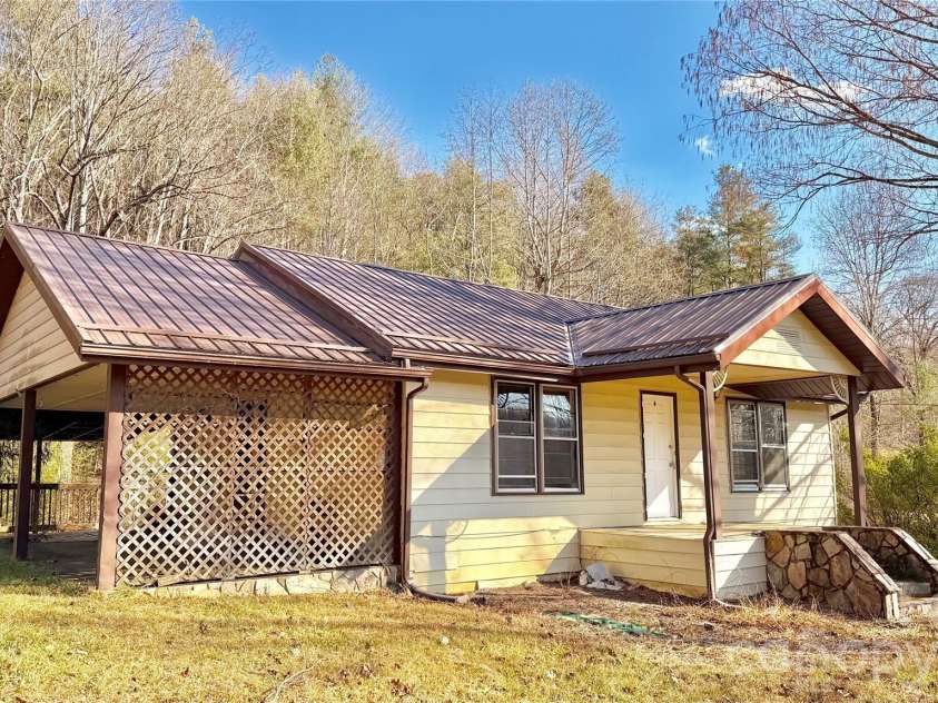 76 Ed Sneed Drive, Marion, NC 28752.  MLS# CAR4334495, YatesRealty ID 3780. 