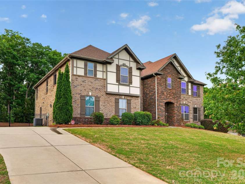726 Lingfield Lane, Waxhaw, NC 28173.  MLS# CAR4391318, YatesRealty ID 37801. 