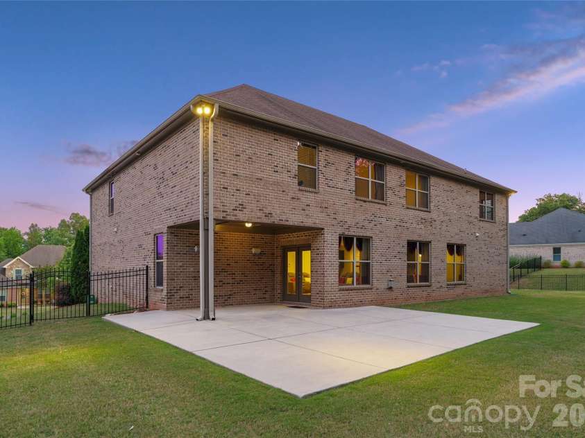 726 Lingfield Lane, Waxhaw, NC 28173.  MLS# CAR4391318, YatesRealty ID 37801. 
