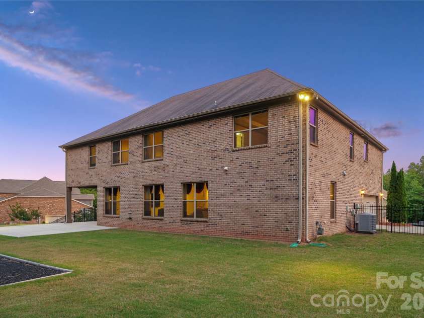 726 Lingfield Lane, Waxhaw, NC 28173.  MLS# CAR4391318, YatesRealty ID 37801. 