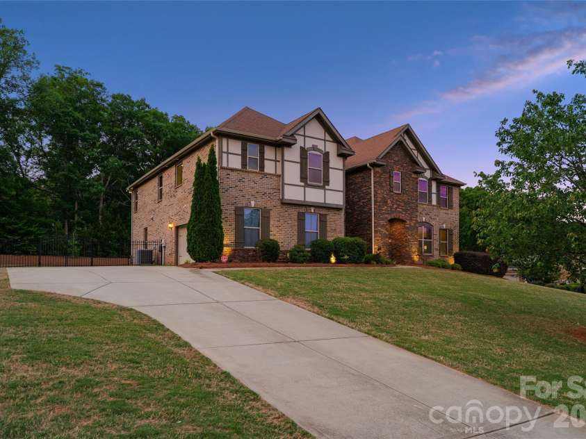 726 Lingfield Lane, Waxhaw, NC 28173.  MLS# CAR4391318, YatesRealty ID 37801. 
