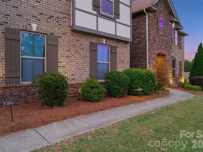 726 Lingfield Lane, Waxhaw, NC 28173.  MLS# CAR4391318, YatesRealty ID 37801. 