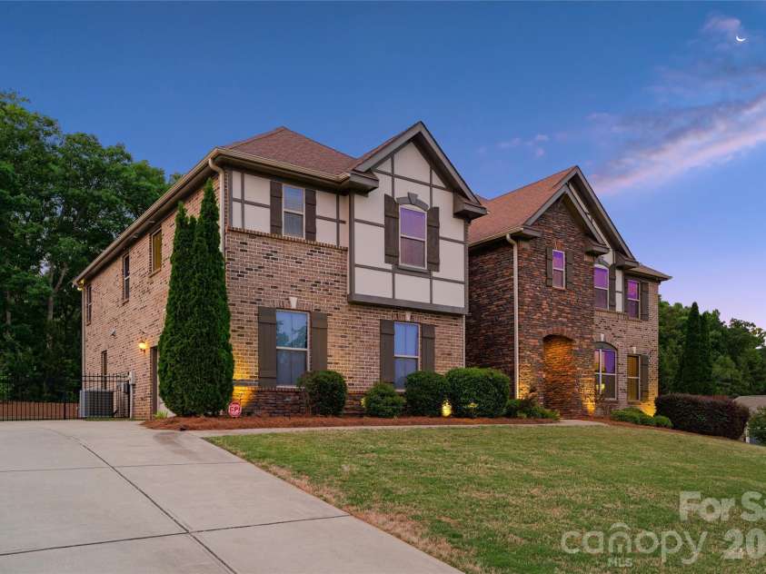 726 Lingfield Lane, Waxhaw, NC 28173.  MLS# CAR4391318, YatesRealty ID 37801. 