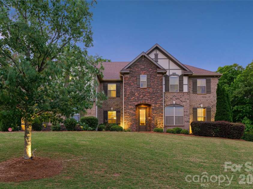 726 Lingfield Lane, Waxhaw, NC 28173.  MLS# CAR4391318, YatesRealty ID 37801. 