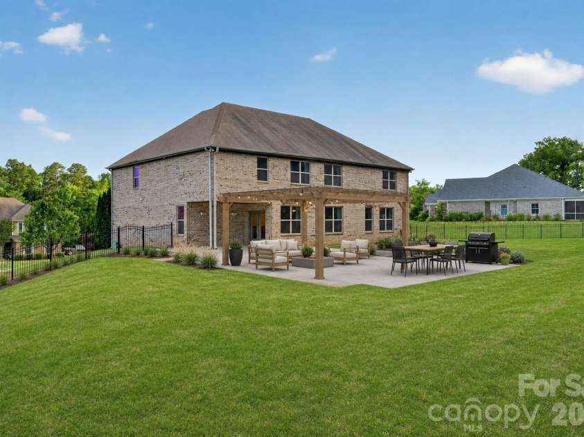 726 Lingfield Lane, Waxhaw, NC 28173.  MLS# CAR4391318, YatesRealty ID 37801. 