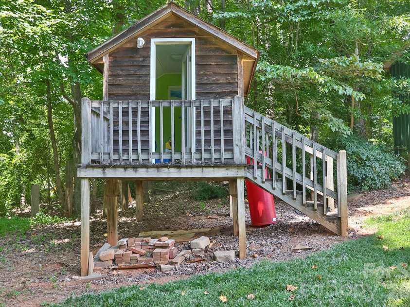 135 Holly Hill Drive, Elkin, NC 28621.  MLS# CAR4395463, YatesRealty ID 37803. 