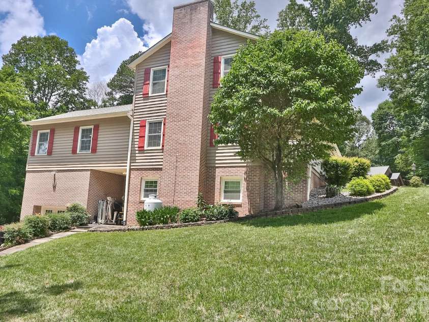 135 Holly Hill Drive, Elkin, NC 28621.  MLS# CAR4395463, YatesRealty ID 37803. 