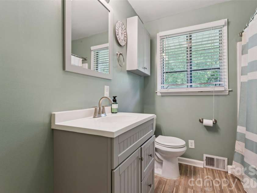 116 Maye Street, Wingate, NC 28174.  MLS# CAR4400277, YatesRealty ID 37804. Full bath with tub/shower combo